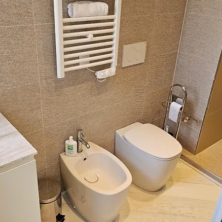 Apartman The Blue House, Lovely In The Cote D'azur For 6 People Menton