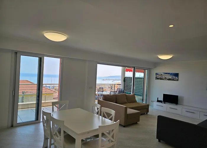 The Blue House, Lovely In The Cote D'azur For 6 People Apartment *